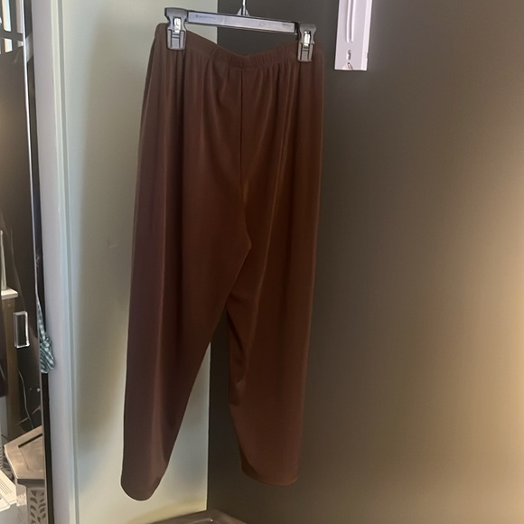 Chico’s, brown capri pants, size 1/Medium - Picture 6 of 6